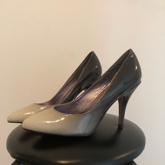 Like new! Dollhouse Pump. - Picture 1 of 7